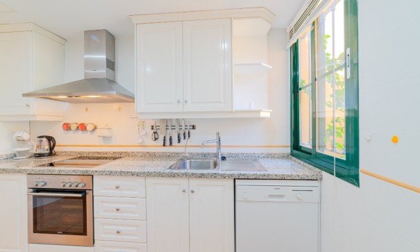 Återförsäljning - Radhus -
Finestrat