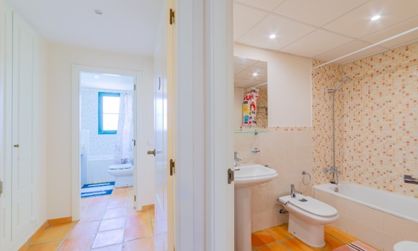 Återförsäljning - Radhus -
Finestrat