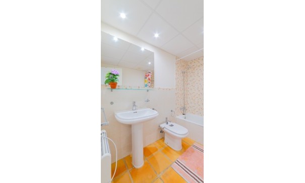 Återförsäljning - Radhus -
Finestrat