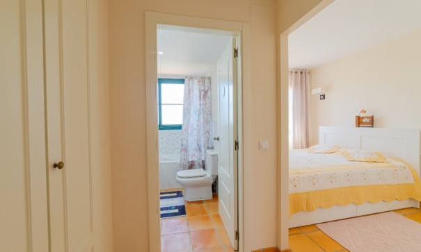 Återförsäljning - Radhus -
Finestrat