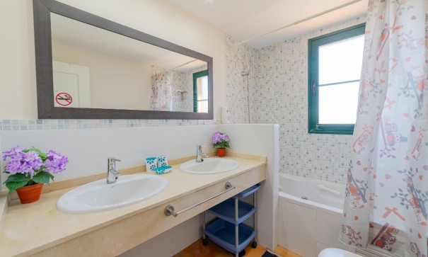 Återförsäljning - Radhus -
Finestrat