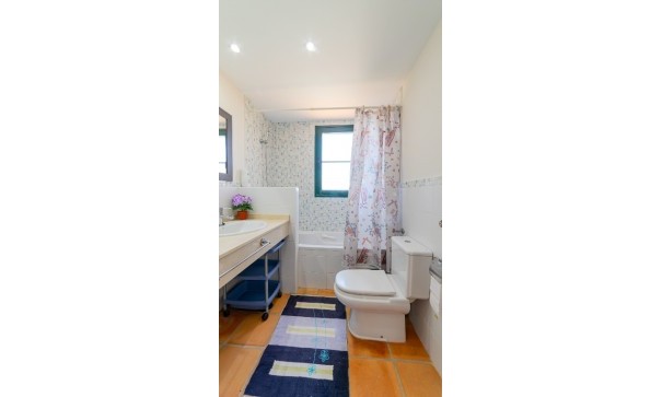 Återförsäljning - Radhus -
Finestrat