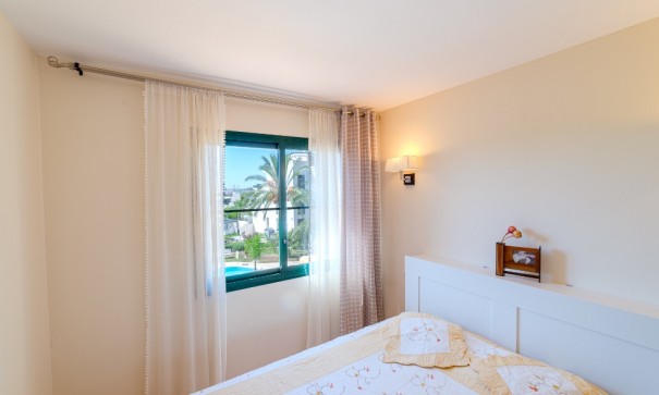 Återförsäljning - Radhus -
Finestrat