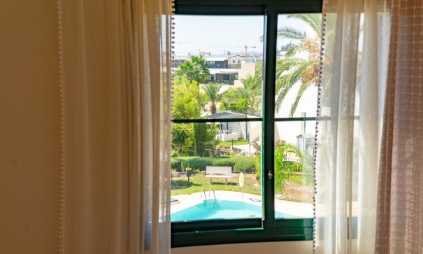 Återförsäljning - Radhus -
Finestrat