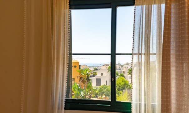 Återförsäljning - Radhus -
Finestrat