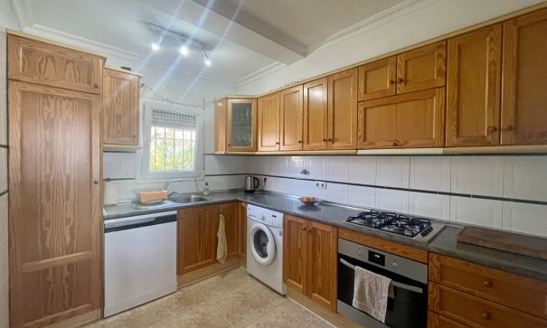 Återförsäljning - Fristående villa -
Algorfa