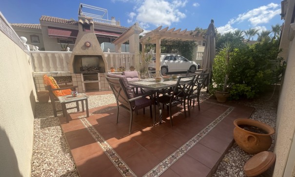 Återförsäljning - Fristående villa -
Algorfa