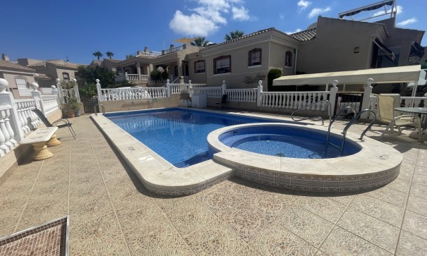 Återförsäljning - Fristående villa -
Algorfa