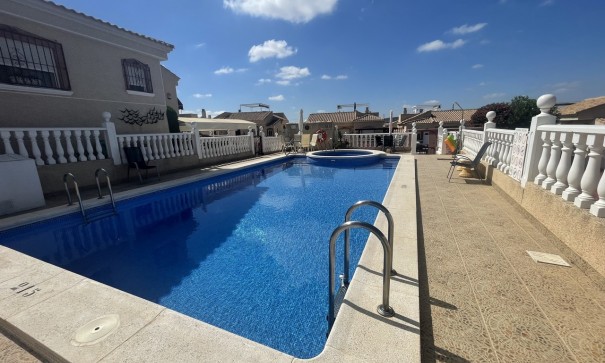 Återförsäljning - Fristående villa -
Algorfa