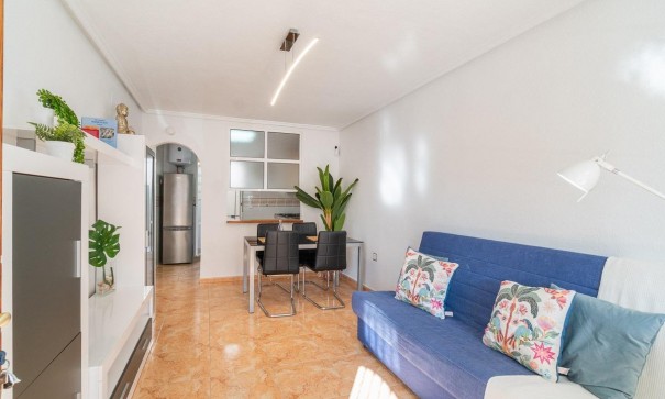 Sale - Town house -
Torrevieja - El limonar