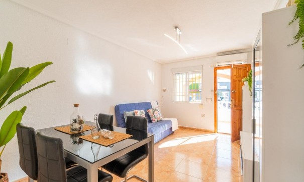 Sale - Town house -
Torrevieja - El limonar