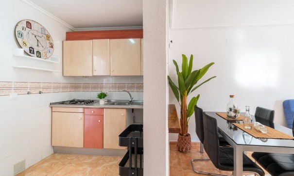 Sale - Town house -
Torrevieja - El limonar