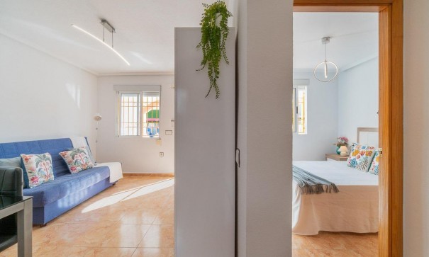 Sale - Town house -
Torrevieja - El limonar