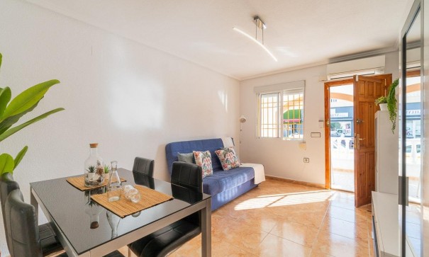 Sale - Town house -
Torrevieja - El limonar