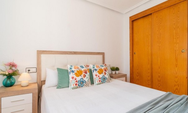 Sale - Town house -
Torrevieja - El limonar