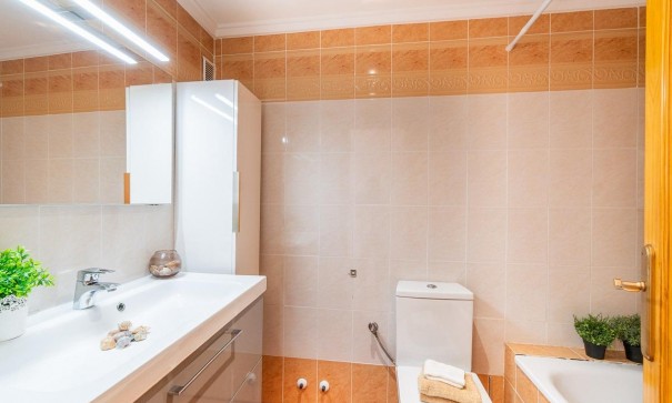 Sale - Town house -
Torrevieja - El limonar