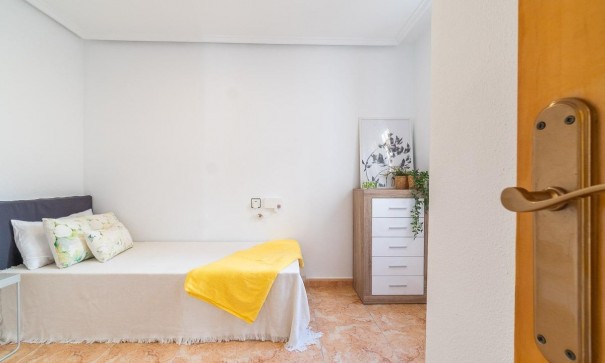 Sale - Town house -
Torrevieja - El limonar