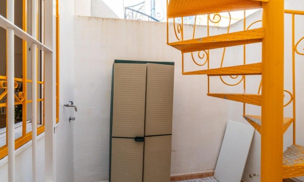Sale - Town house -
Torrevieja - El limonar