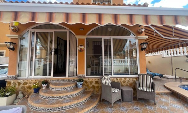 Återförsäljning - Fristående villa -
Algorfa