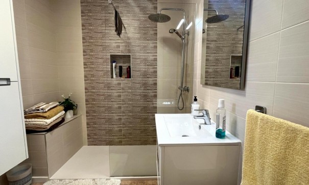 Återförsäljning - Fristående villa -
Algorfa