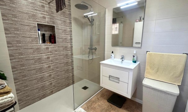 Återförsäljning - Fristående villa -
Algorfa