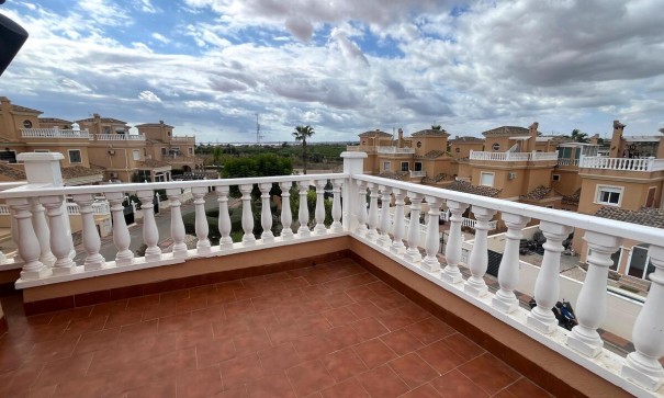 Återförsäljning - Fristående villa -
Algorfa