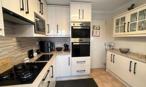 Återförsäljning - Fristående villa -
Algorfa