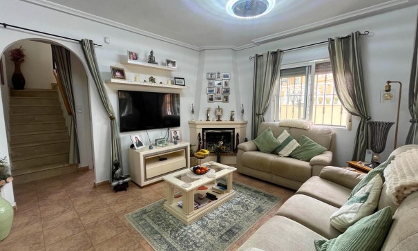 Återförsäljning - Fristående villa -
Algorfa