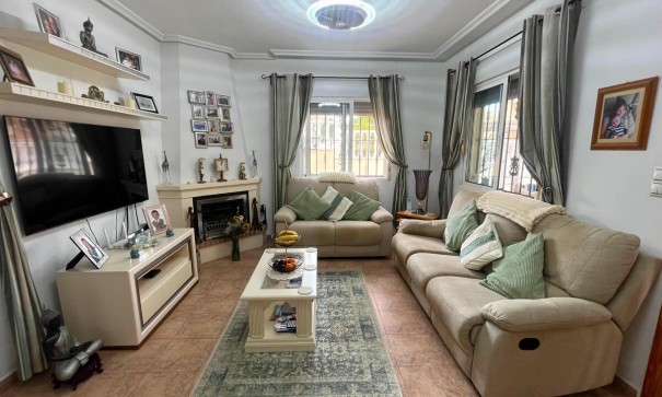 Återförsäljning - Fristående villa -
Algorfa