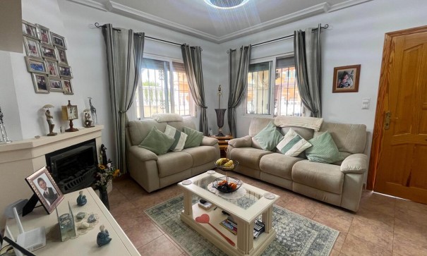 Återförsäljning - Fristående villa -
Algorfa