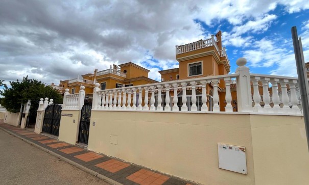 Återförsäljning - Fristående villa -
Algorfa