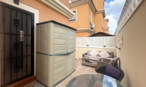 Återförsäljning - Fristående villa -
Algorfa