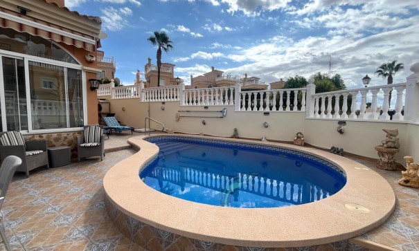 Återförsäljning - Fristående villa -
Algorfa