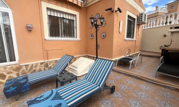 Återförsäljning - Fristående villa -
Algorfa