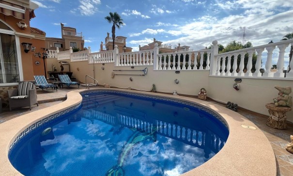 Återförsäljning - Fristående villa -
Algorfa