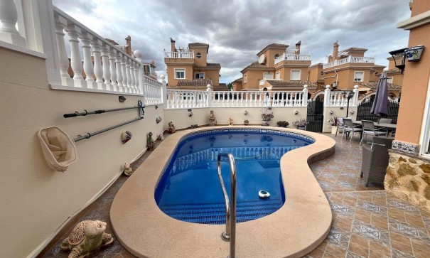 Återförsäljning - Fristående villa -
Algorfa