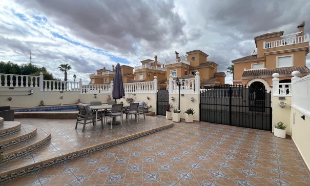 Återförsäljning - Fristående villa -
Algorfa