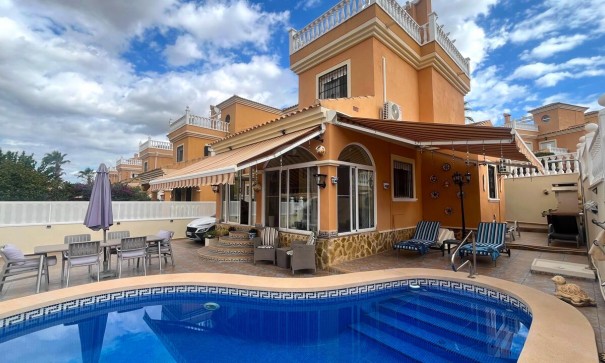 Återförsäljning - Fristående villa -
Algorfa