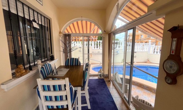 Återförsäljning - Fristående villa -
Algorfa