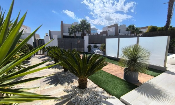 Videresalg - Fritliggende villa -
Algorfa