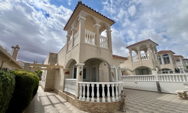 Revente - Villa Individuelle -
Algorfa