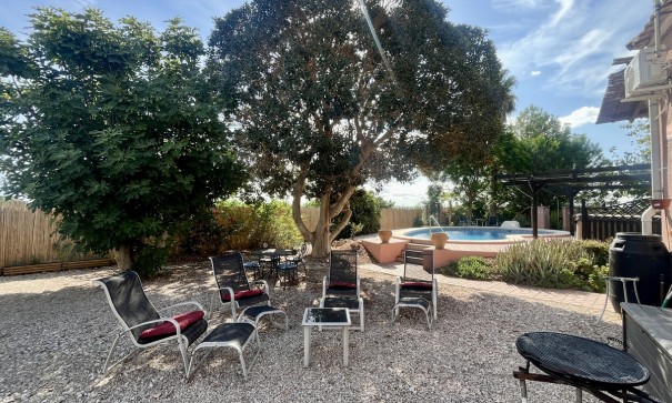 Venta - Chalet Independiente -
Orihuela