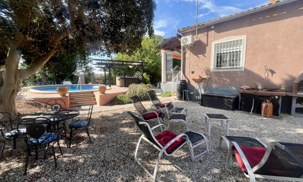 Venta - Chalet Independiente -
Orihuela