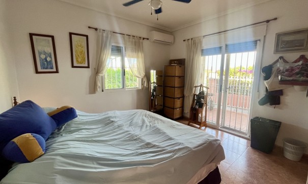 Venta - Chalet Independiente -
Orihuela