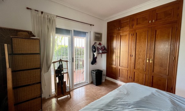 Venta - Chalet Independiente -
Orihuela