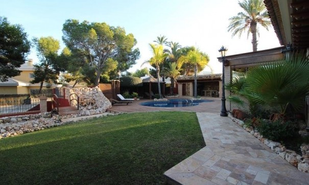 Återförsäljning - Fristående villa -
Orihuela Costa - Campoamor