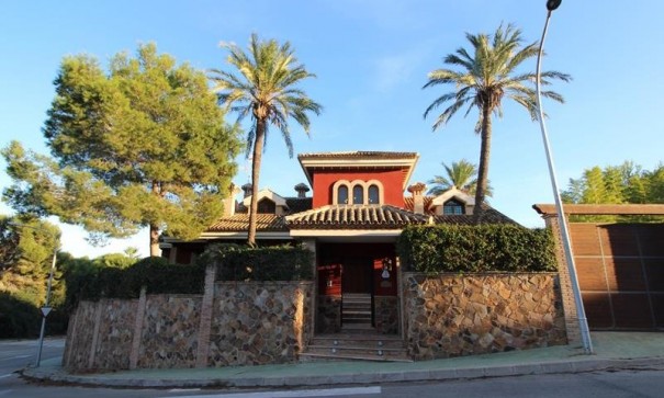 Återförsäljning - Fristående villa -
Orihuela Costa - Campoamor