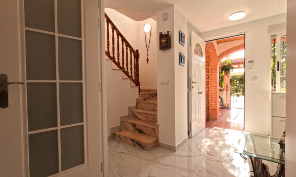 Sale - Terraced house / Townhouse -
Torrevieja - El Acequión - Los Náufragos