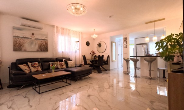 Sale - Terraced house / Townhouse -
Torrevieja - El Acequión - Los Náufragos