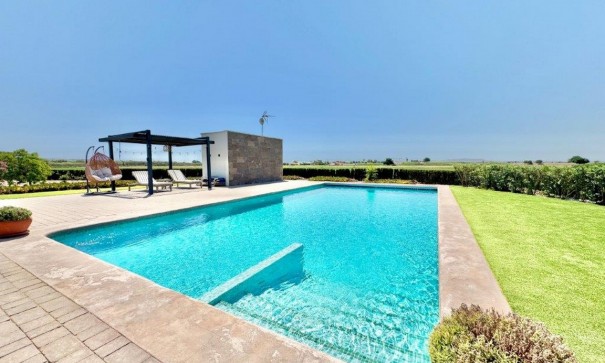 Videresalg - Finca landejendom -
Dolores